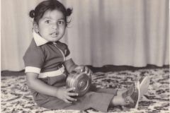 2.5 years old. My mother still has the tiffin in the pic.